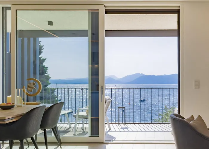 Salvatorehomes - Luxurious Dreamview Waterfront Apartment In Torri Del Benaco With Pool - Casa Azura - A 5 Star Luxury Collection At Lake Garda