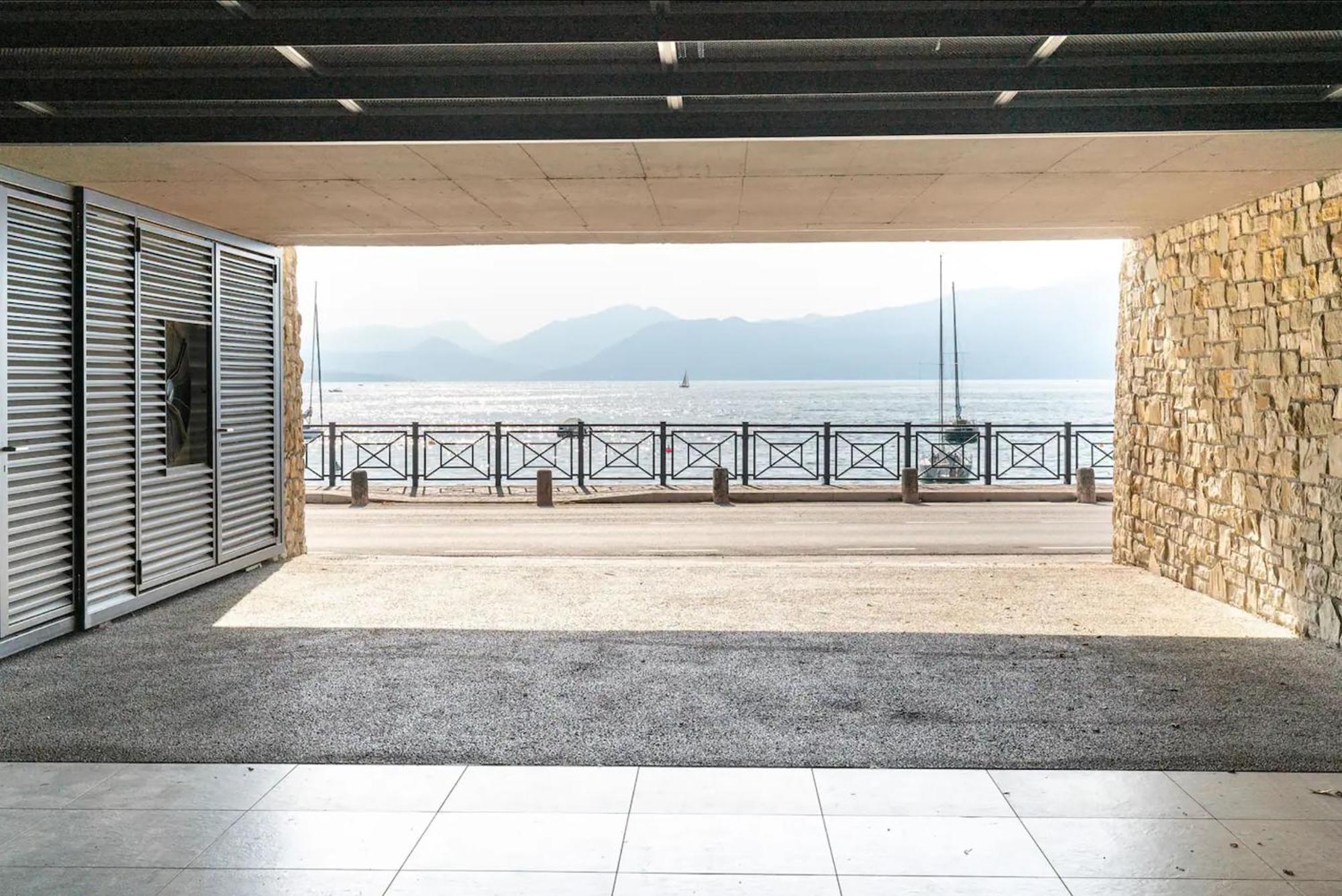 Apartment Salvatorehomes - Luxurious Dreamview Waterfront In With Pool - Casa Azura - A 5 Star Luxury Collection At Garda *