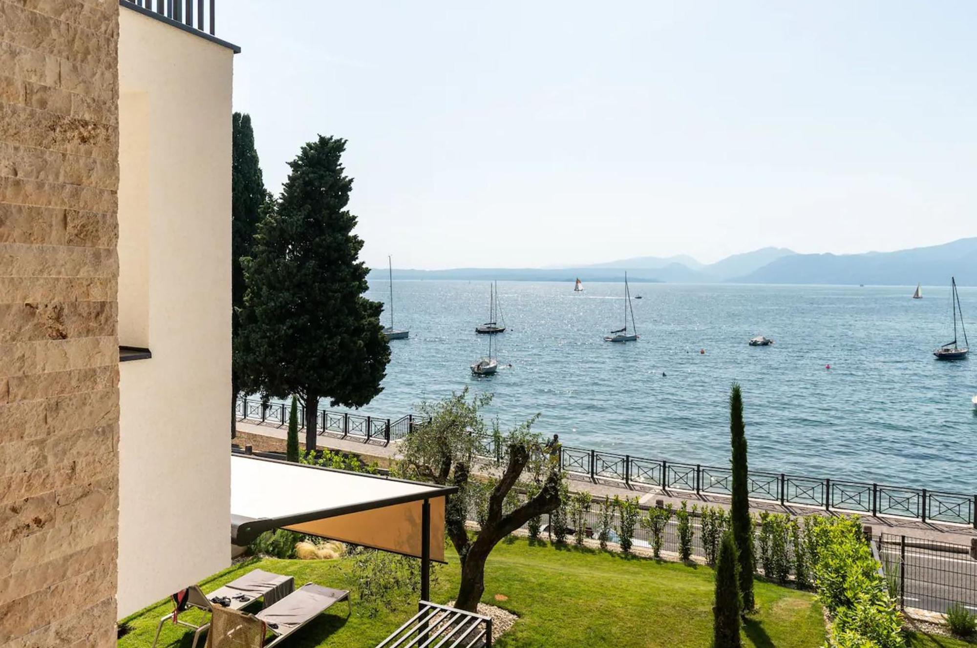 Salvatorehomes - Luxurious Dreamview Waterfront In With Pool - Casa Azura - A 5 Star Luxury Collection At Garda *