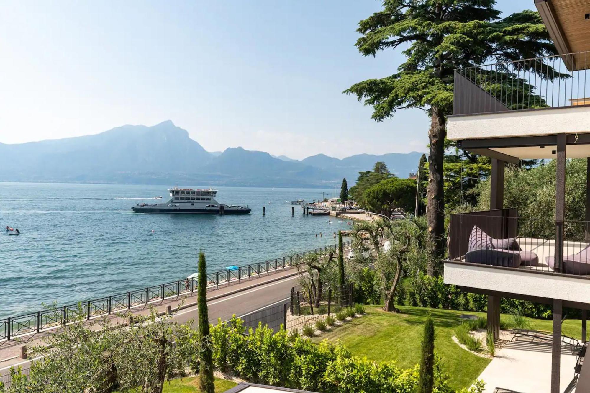 Salvatorehomes - Luxurious Dreamview Waterfront In With Pool - Casa Azura - A 5 Star Luxury Collection At Garda Apartment