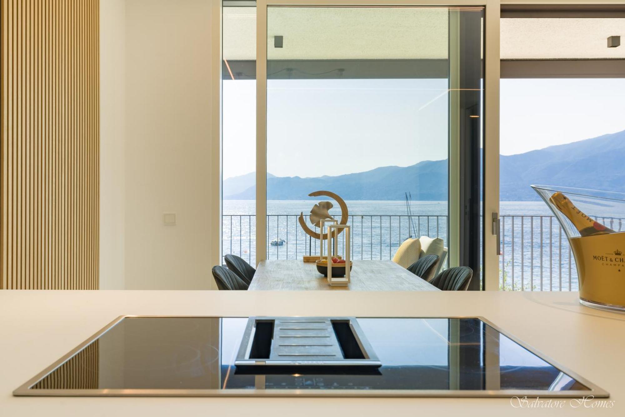Apartment Salvatorehomes - Luxurious Dreamview Waterfront In With Pool - Casa Azura - A 5 Star Luxury Collection At Garda
