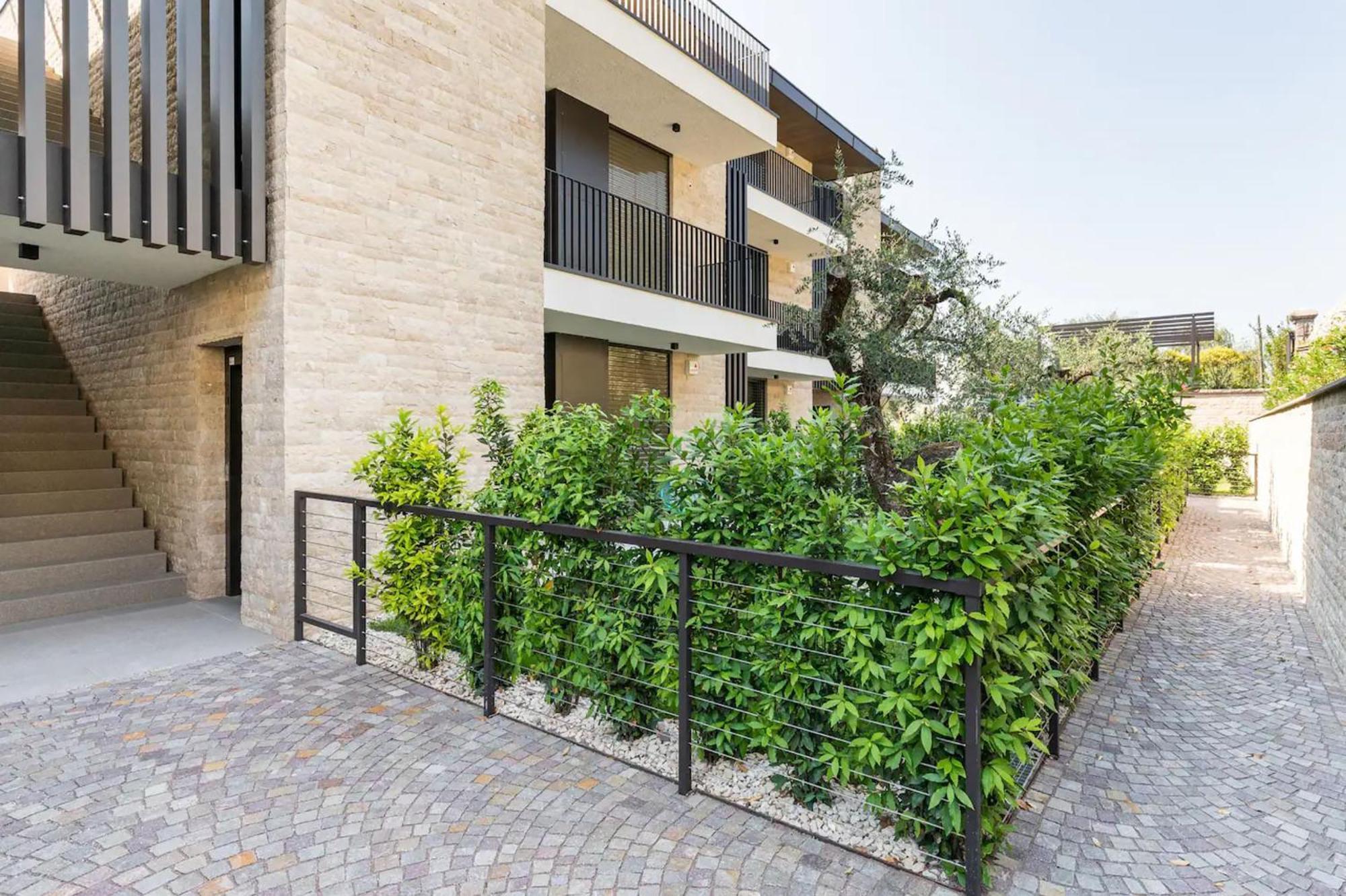 Apartment Salvatorehomes - Luxurious Dreamview Waterfront In With Pool - Casa Azura - A 5 Star Luxury Collection At Garda *