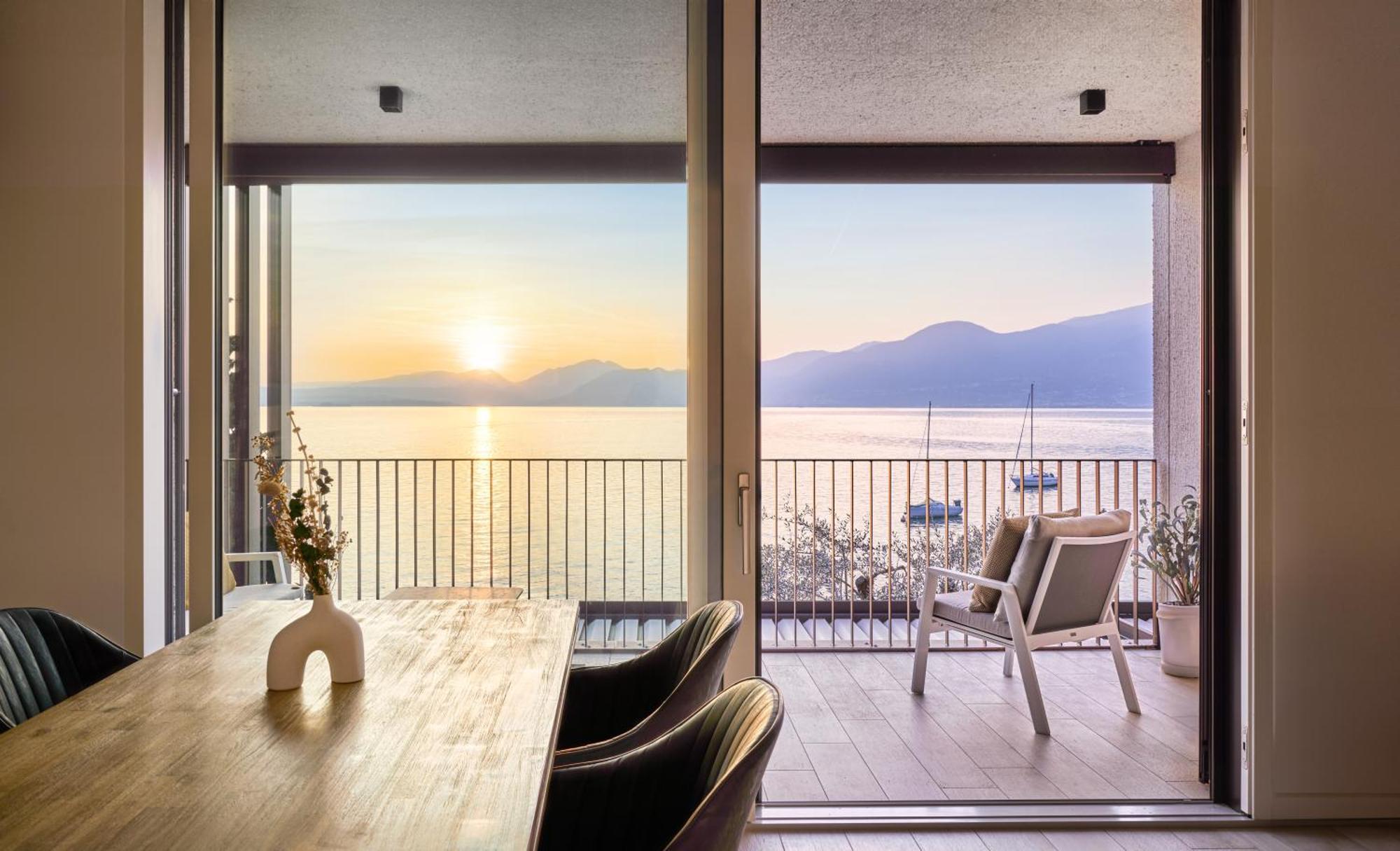 Salvatorehomes - Luxurious Dreamview Waterfront In With Pool - Casa Azura - A 5 Star Luxury Collection At Garda Apartment Torri Del Benaco