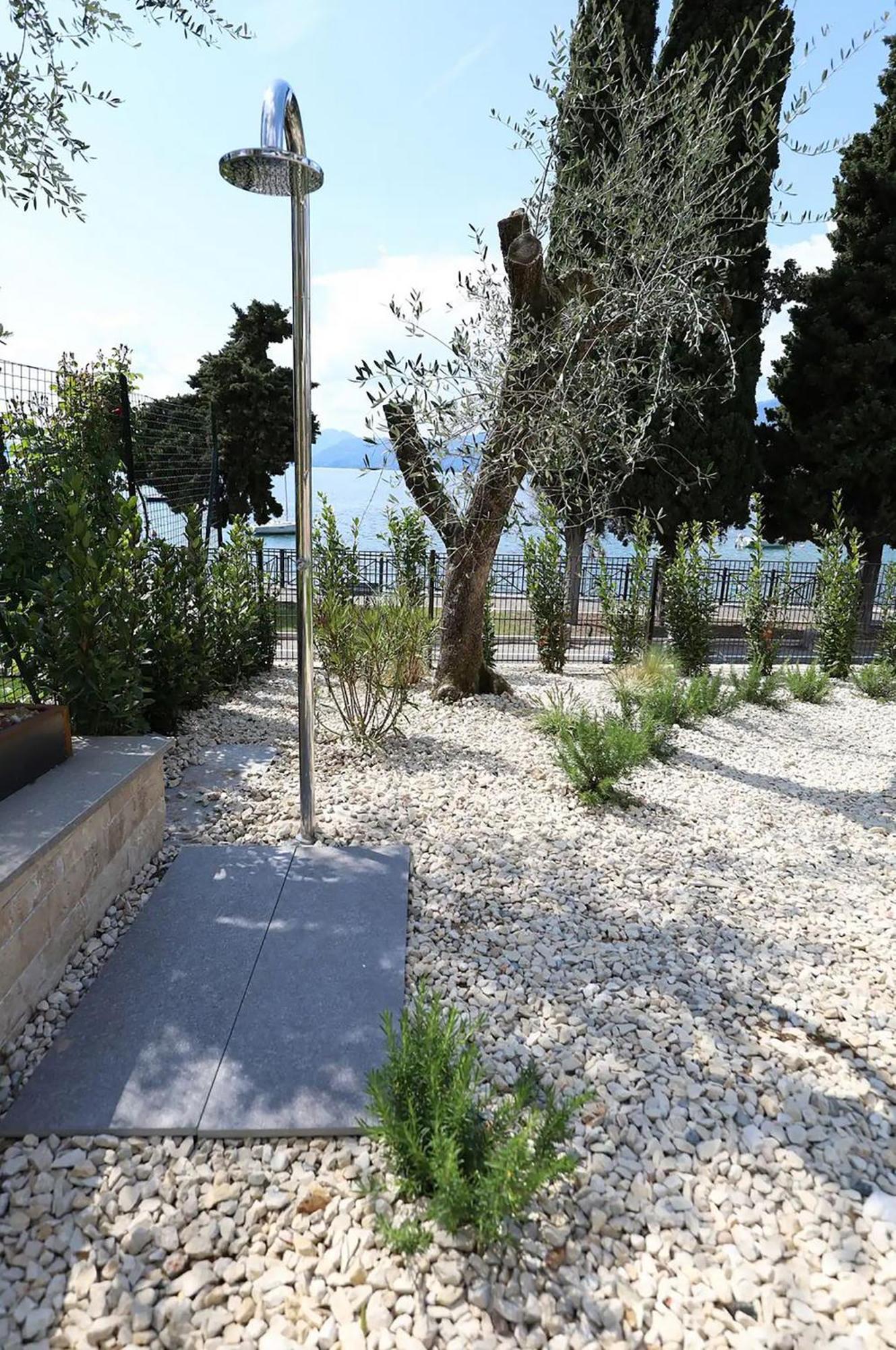 Salvatorehomes - Luxurious Dreamview Waterfront In With Pool - Casa Azura - A 5 Star Luxury Collection At Garda Apartment *