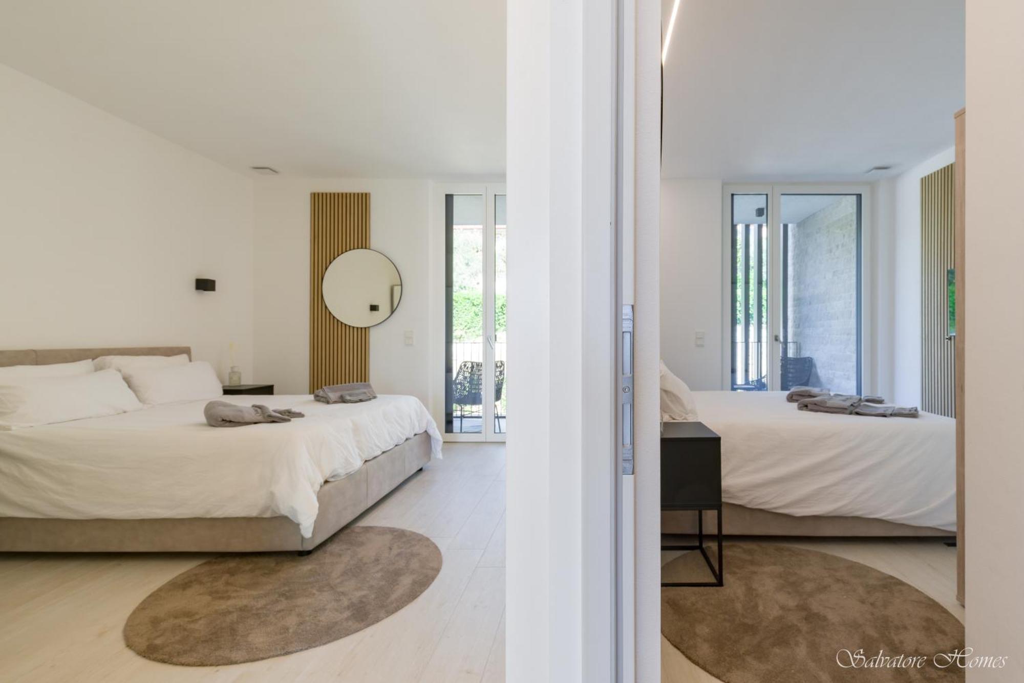 Apartment Salvatorehomes - Luxurious Dreamview Waterfront In With Pool - Casa Azura - A 5 Star Luxury Collection At Garda *