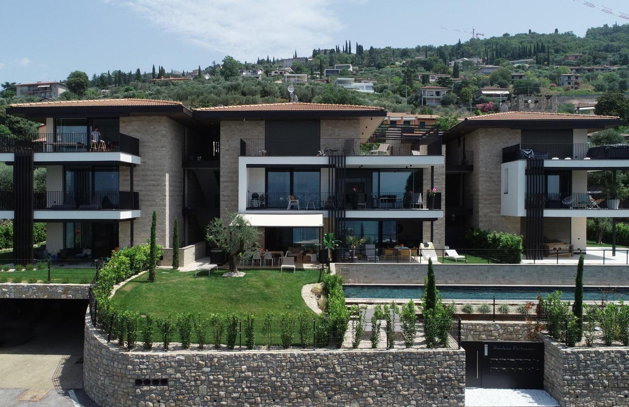 Salvatorehomes - Luxurious Dreamview Waterfront In With Pool - Casa Azura - A 5 Star Luxury Collection At Garda Apartment Torri Del Benaco
