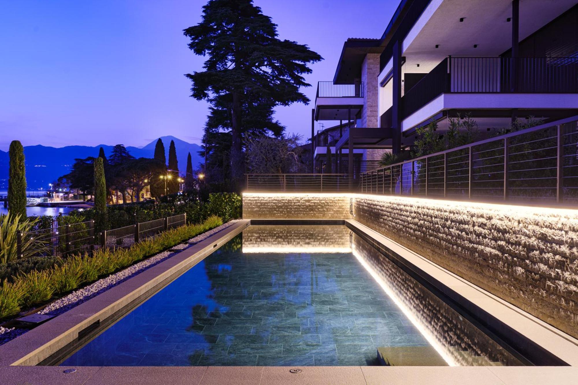 Apartment Salvatorehomes - Luxurious Dreamview Waterfront In With Pool - Casa Azura - A 5 Star Luxury Collection At Garda