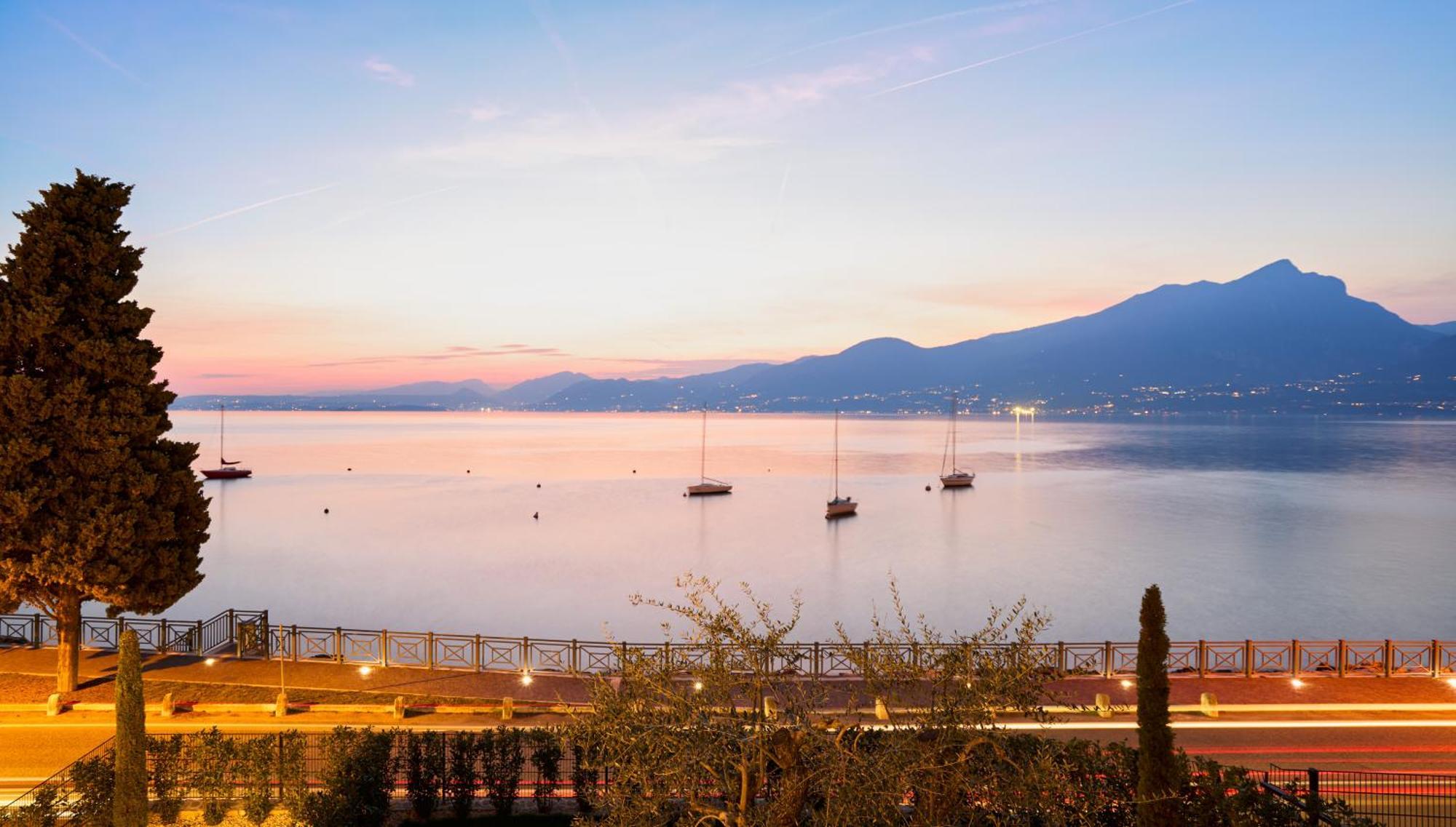 Salvatorehomes - Luxurious Dreamview Waterfront In With Pool - Casa Azura - A 5 Star Luxury Collection At Garda