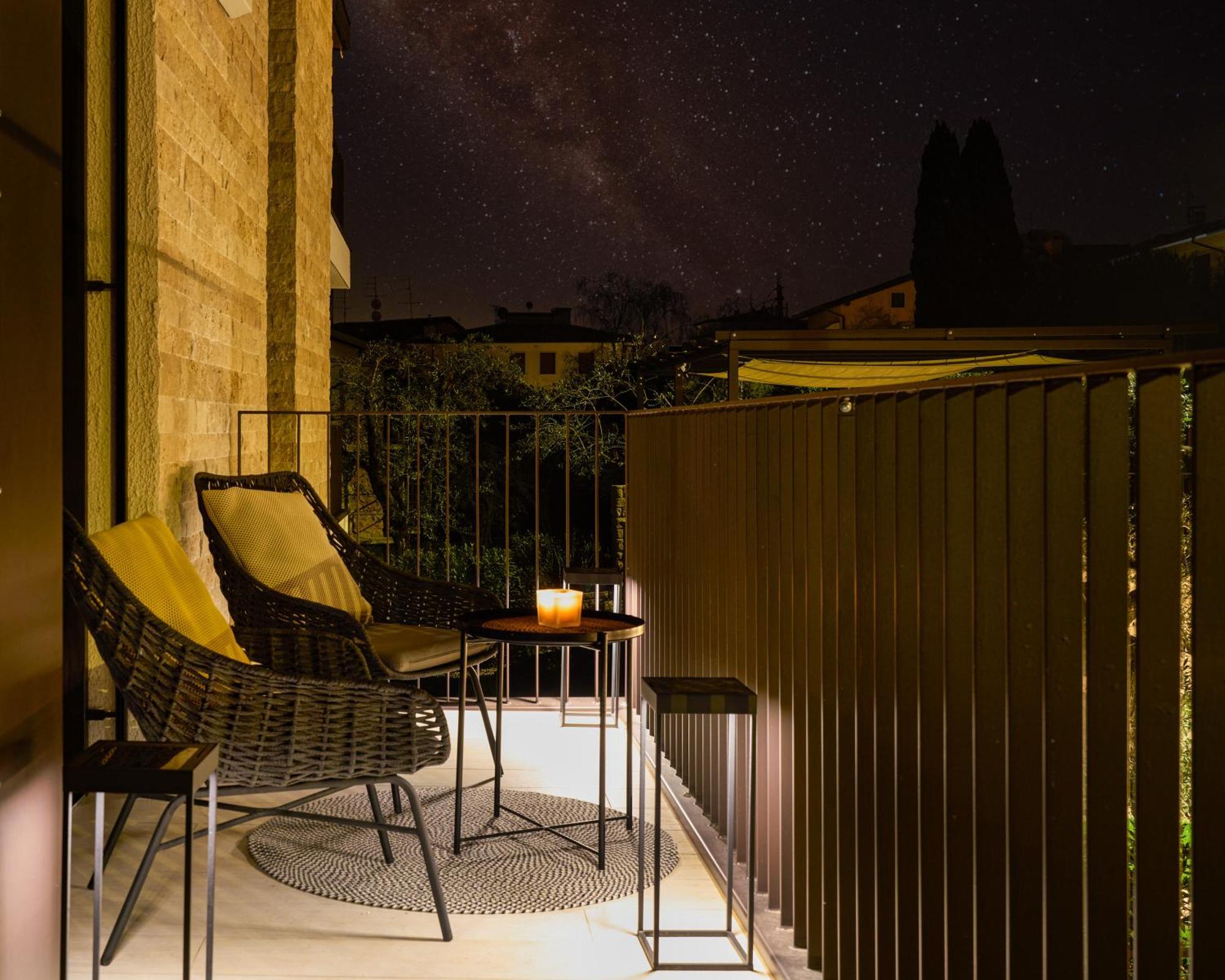 Apartment Salvatorehomes - Luxurious Dreamview Waterfront In With Pool - Casa Azura - A 5 Star Luxury Collection At Garda *