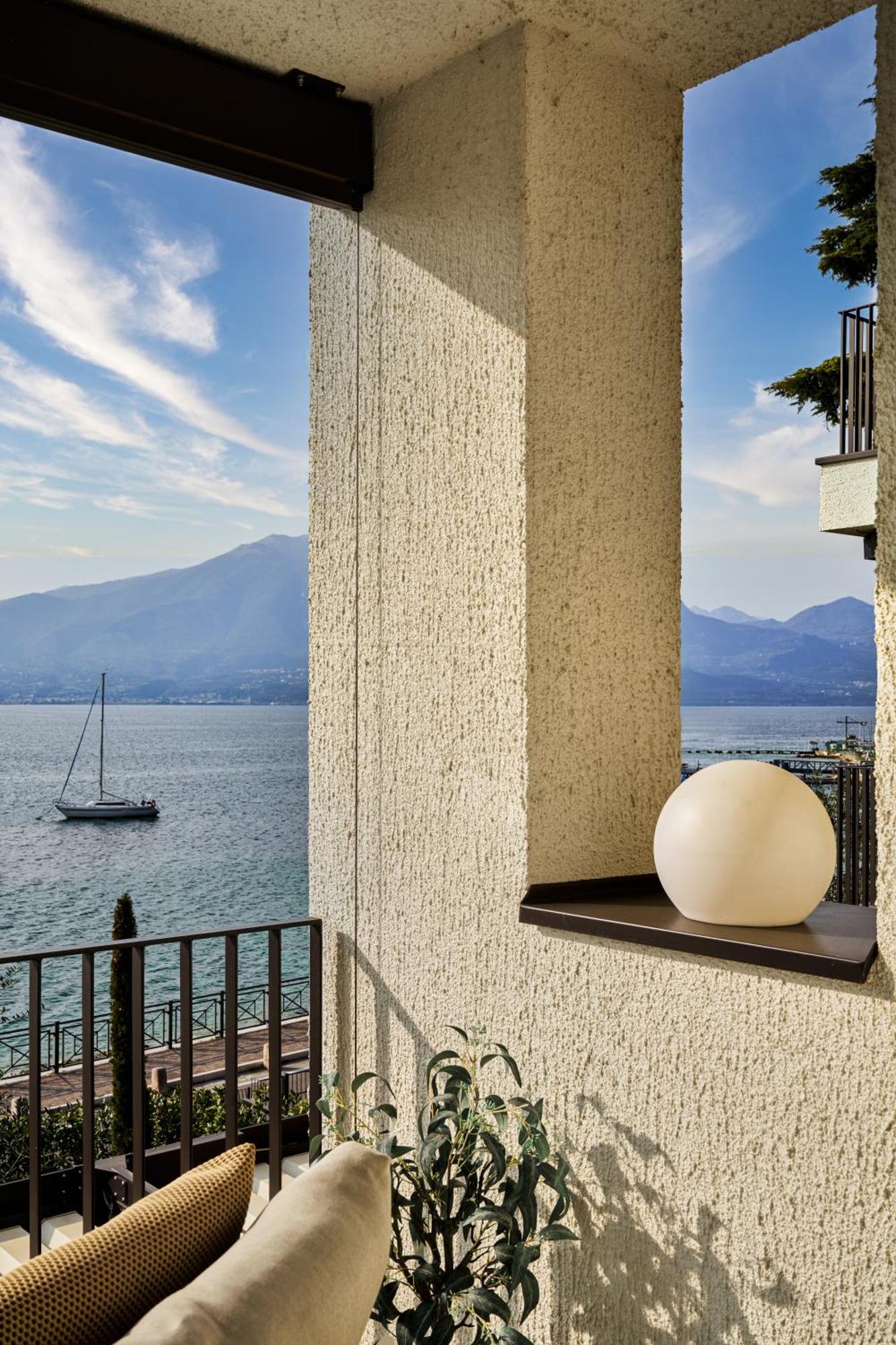 Salvatorehomes - Luxurious Dreamview Waterfront In With Pool - Casa Azura - A 5 Star Luxury Collection At Garda Apartment Torri Del Benaco