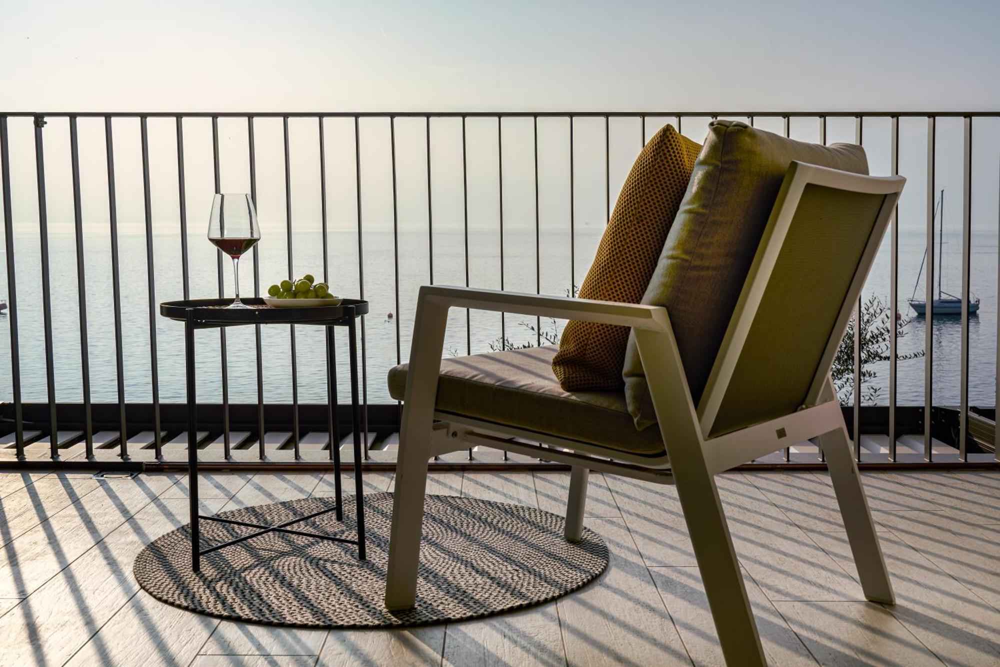 Salvatorehomes - Luxurious Dreamview Waterfront In With Pool - Casa Azura - A 5 Star Luxury Collection At Garda Torri Del Benaco