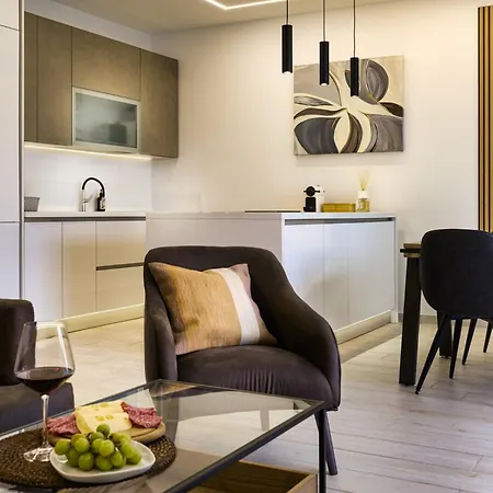 Salvatorehomes - Luxurious Dreamview Waterfront Apartment In Torri Del Benaco With Pool - Casa Azura - A 5 Star Luxury Collection At Lake Garda Exterior photo